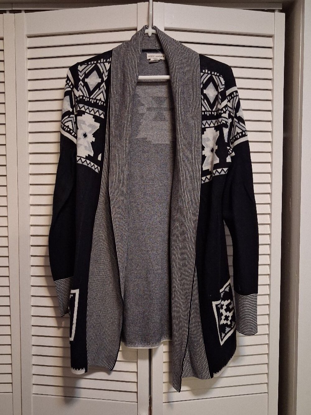 Yet Again Open Cardigan. B&W Aztec-style design. Size XL